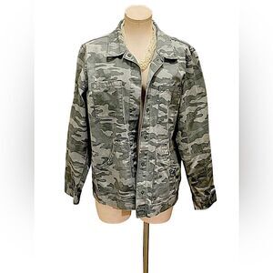 Edgy Chic: Universal Threads Green Camo Denim Jacket